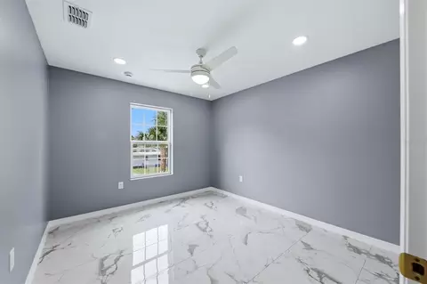 Bedroom - 1615 31st Ave E, Bradenton, FL 34208 photo 6 of 8