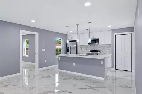 Kitchen - 1615 31st Ave E, Bradenton, FL 34208 photo 1 of 5