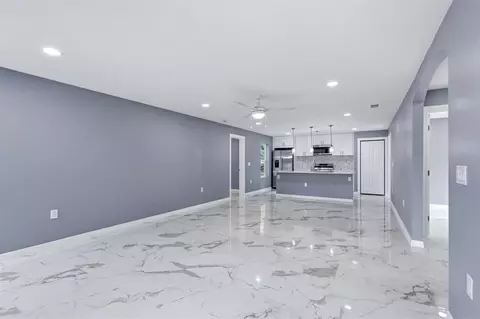 Living - 1615 31st Ave E, Bradenton, FL 34208 photo 8 of 10