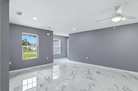 Living - 1615 31st Ave E, Bradenton, FL 34208 photo 5 of 10