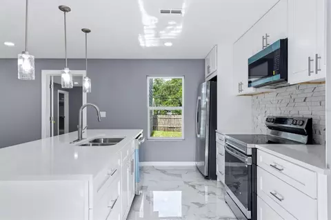 Kitchen - 1615 31st Ave E, Bradenton, FL 34208 photo 4 of 5