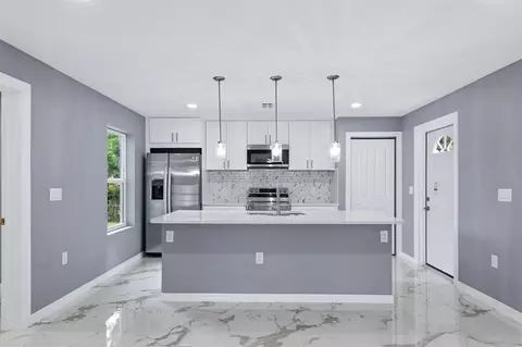 Kitchen - 1615 31st Ave E, Bradenton, FL 34208 photo 2 of 5