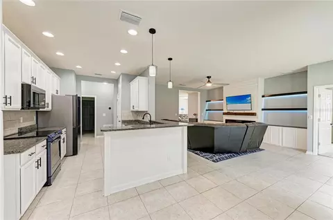 Kitchen - 8005 115th Ave E, Parrish, FL 34219 photo 4 of 7