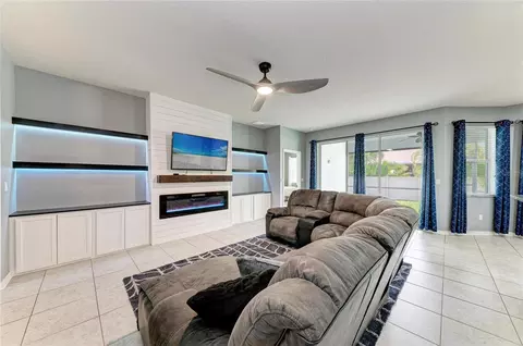 Living - 8005 115th Ave E, Parrish, FL 34219 photo 1 of 4