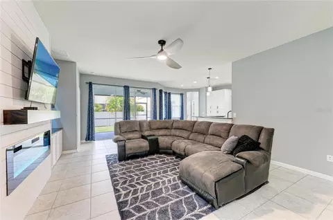 Living - 8005 115th Ave E, Parrish, FL 34219 photo 2 of 4