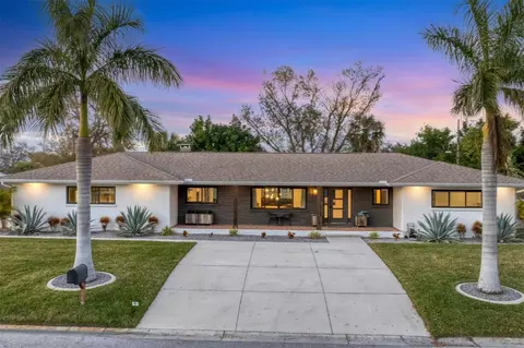 2411 Valencia Dr, Sarasota, FL 34239