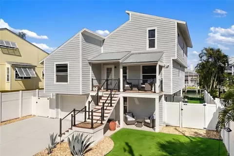 5119 Oxford Dr, Sarasota, FL 34242