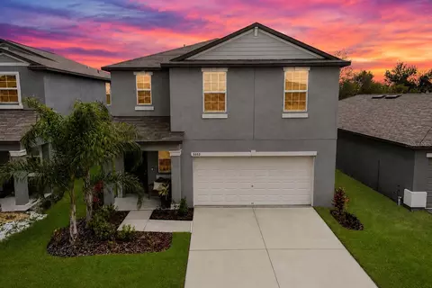 5552 Blue Azure Dr, Wimauma, FL 33598