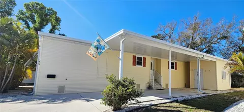 140 Southwinds Dr, Sarasota, FL 34231