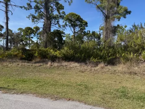 102 Beryl Dr, Rotonda West, FL 33947