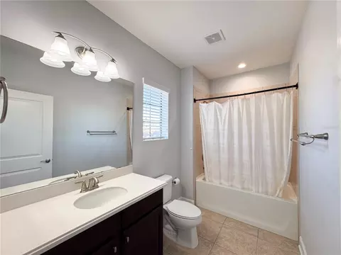 Bath - 12822 Del Corso Loop, Bradenton, FL 34211 photo 9 of 12