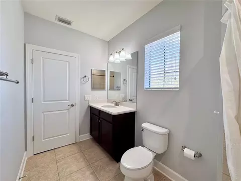 Bath - 12822 Del Corso Loop, Bradenton, FL 34211 photo 10 of 12