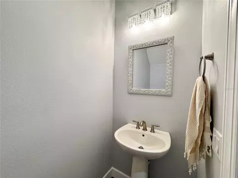 Bath - 12822 Del Corso Loop, Bradenton, FL 34211 photo 7 of 12