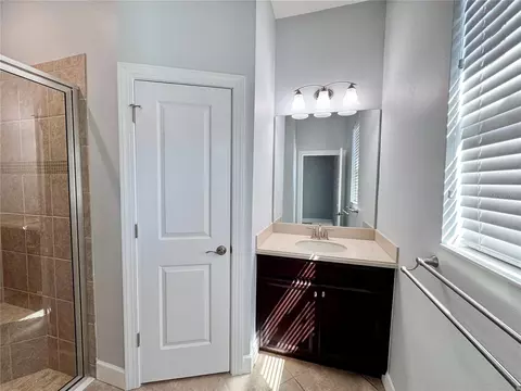 Bath - 12822 Del Corso Loop, Bradenton, FL 34211 photo 4 of 12
