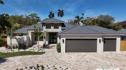 1959 Wisteria St, Sarasota, FL 34239