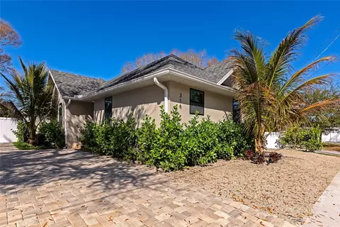 316 27th St W, Bradenton, FL 34205