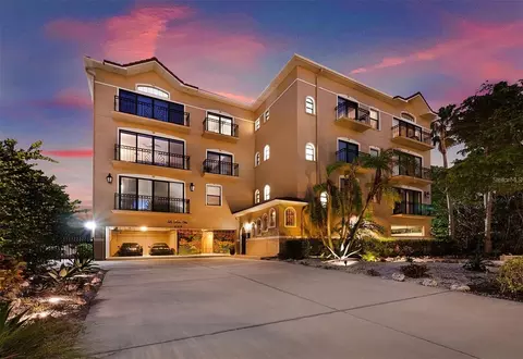 205 Golden Gate Pt #401, Sarasota, FL 34236
