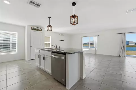Kitchen - 10215 Charlotte Dr, Parrish, FL 34219 photo 6 of 6