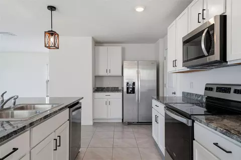 Kitchen - 10215 Charlotte Dr, Parrish, FL 34219 photo 3 of 6