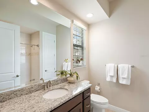 Bath - 11708 Rive Isle Run, Parrish, FL 34219 photo 4 of 5