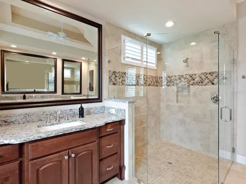 Bath - 11708 Rive Isle Run, Parrish, FL 34219 photo 3 of 5