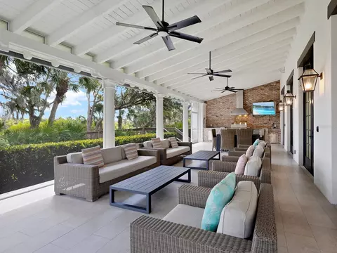 Exterior - 11708 Rive Isle Run, Parrish, FL 34219 photo 9 of 11