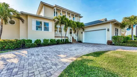 634 Key Royale Dr, Holmes Beach, FL 34217