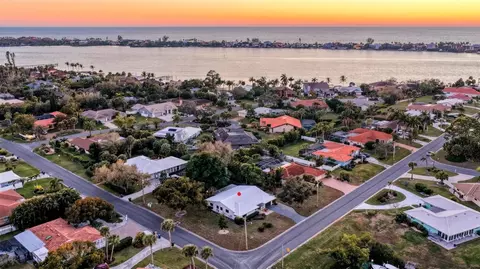 401 Picasso Dr, Nokomis, FL 34275