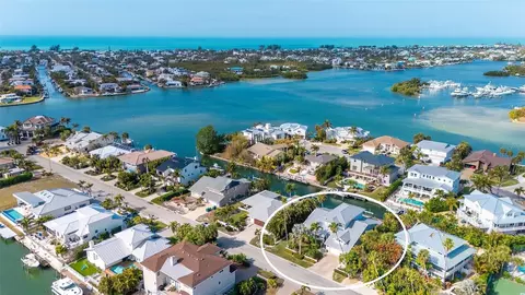 605 N Point Dr, Holmes Beach, FL 34217
