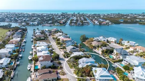 605 N Point Dr, Holmes Beach, FL 34217