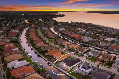 569 Mast Dr, Bradenton, FL 34208