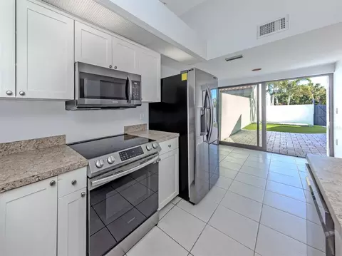 Kitchen - 764 Sarabay Rd #8, Osprey, FL 34229 photo 4 of 4