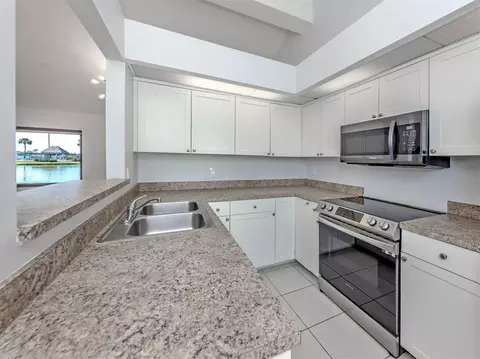 Kitchen - 764 Sarabay Rd #8, Osprey, FL 34229 photo 2 of 4