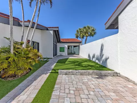 Exterior - 764 Sarabay Rd #8, Osprey, FL 34229 photo 2 of 14