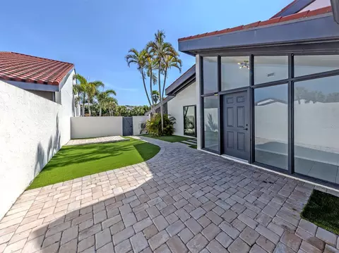 Exterior - 764 Sarabay Rd #8, Osprey, FL 34229 photo 4 of 14
