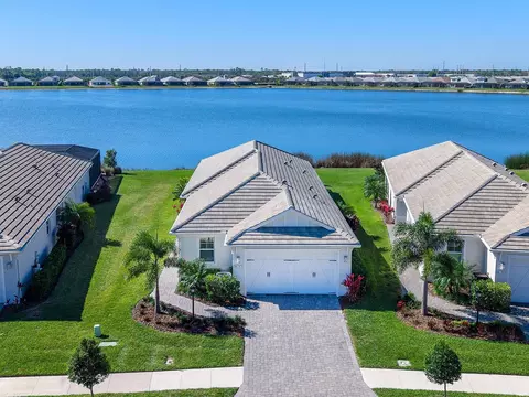 913 Crosswind Ave, Sarasota, FL 34240
