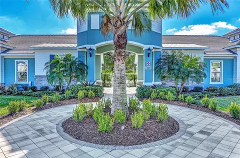 Exterior - 10934 Sand Pine Ln, Parrish, FL 34219 photo 13 of 23