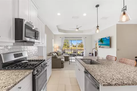 Kitchen - 10934 Sand Pine Ln, Parrish, FL 34219 photo 5 of 6