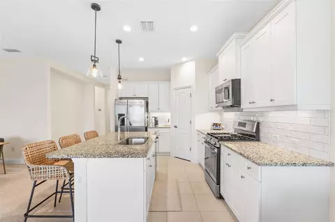 Kitchen - 10934 Sand Pine Ln, Parrish, FL 34219 photo 3 of 6