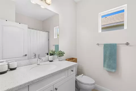 Bath - 10934 Sand Pine Ln, Parrish, FL 34219 photo 4 of 4