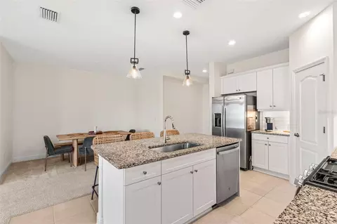 Kitchen - 10934 Sand Pine Ln, Parrish, FL 34219 photo 4 of 6