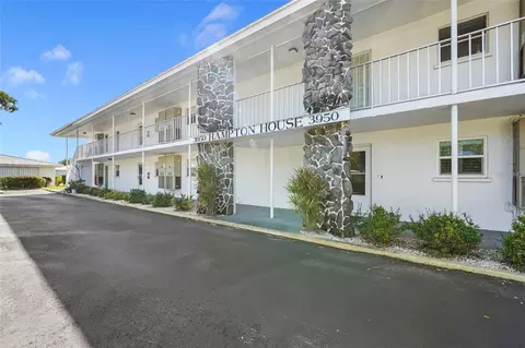 3950 Roxane Blvd #2B, Sarasota, FL 34235