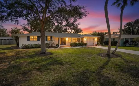 6617 Glades Way, Sarasota, FL 34231