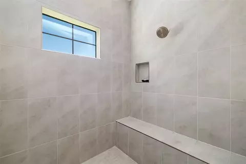 Bath - 8217 Liebton Pl, Parrish, FL 34219 photo 5 of 9