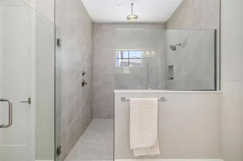 Bath - 8217 Liebton Pl, Parrish, FL 34219 photo 4 of 9
