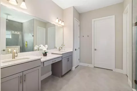Bath - 8217 Liebton Pl, Parrish, FL 34219 photo 2 of 9