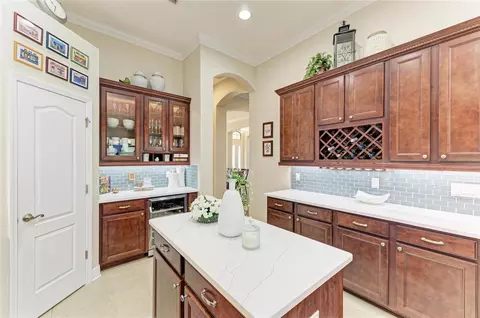 Kitchen - 302 Cockle Shell Loop, Apollo Beach, FL 33572 photo 5 of 7