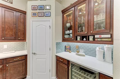 Kitchen - 302 Cockle Shell Loop, Apollo Beach, FL 33572 photo 7 of 7