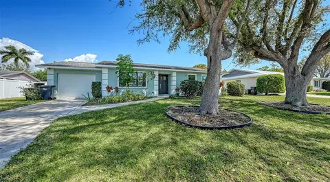 923 69th St NW, Bradenton, FL 34209