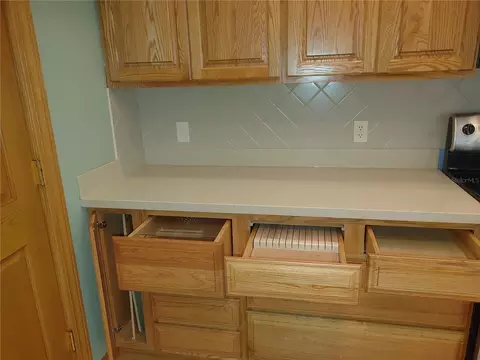 Kitchen - 7604 52nd Ter E, Bradenton, FL 34203 photo 5 of 8